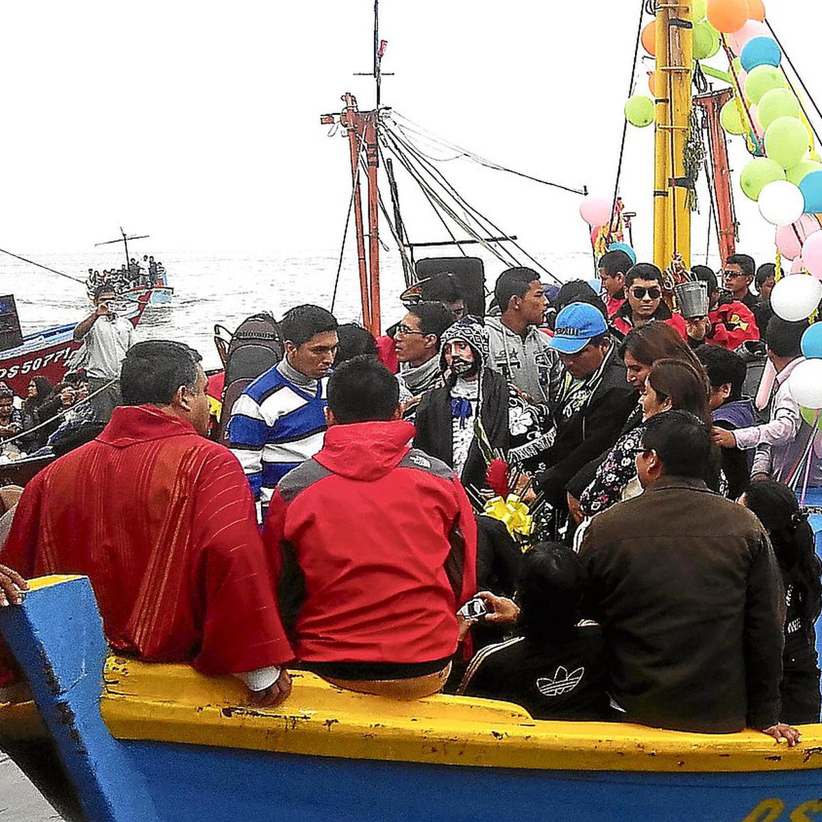 Pescadores participan en concurso de atarrayas por las Fiestas de