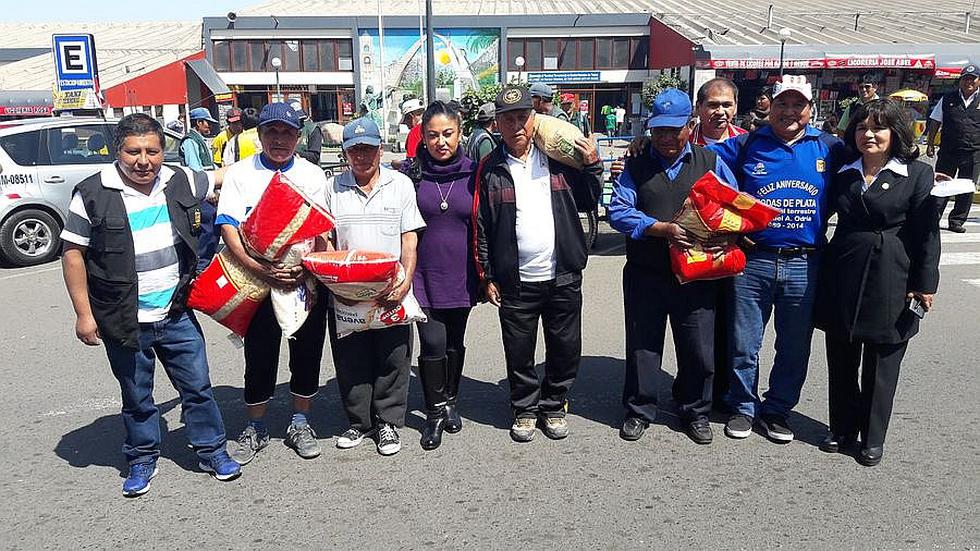 Tricicleros y carreteros compiten en vibrante carrera [Fotos]