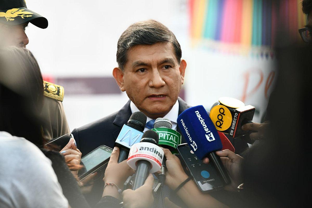 Carlos Morán dijo que Luciana León deberá responder por mal uso de policías tras difusión de conversaciones vía WhatsApp. (Foto: Difusión)