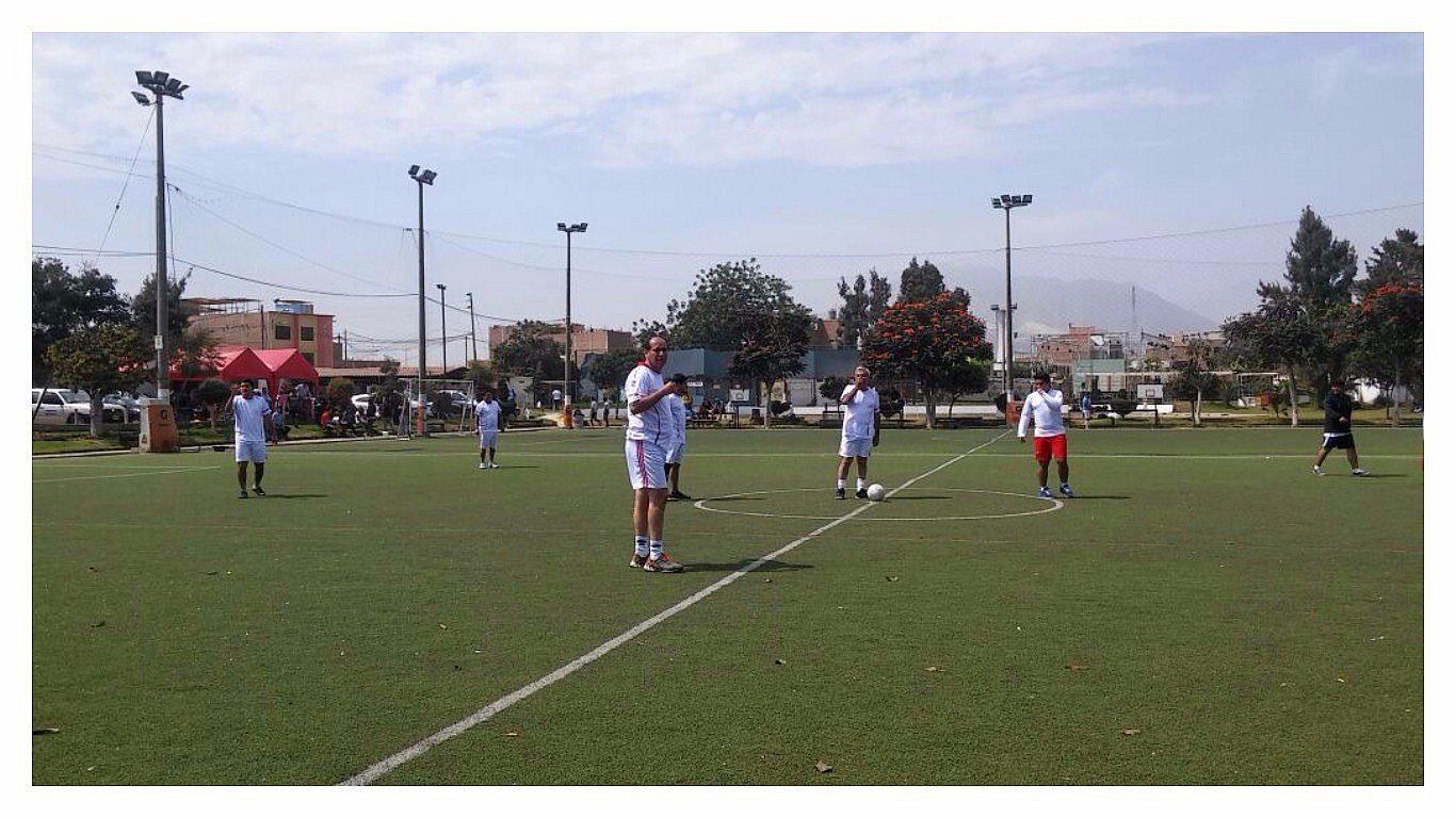 Elidio Espinoza: Alcalde demuestra que la conoce en el verde (VIDEO)