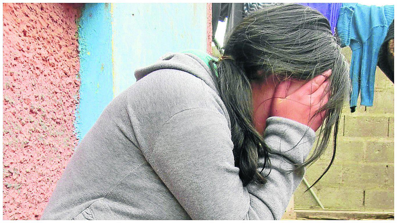 #NiUnaMenos: Sujeto secuestra y golpea brutalmente a su expareja por negarse a volver con él