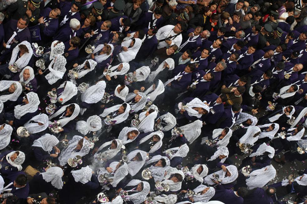 FOTOS: Fieles siguieron el recorrido del Señor de los Milagros