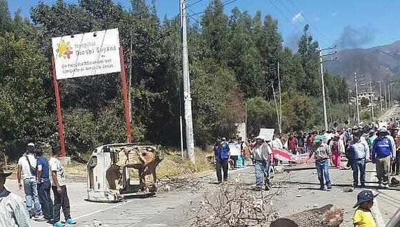 Pobladores bloquean con piedras y troncos vía Cusco – Abancay