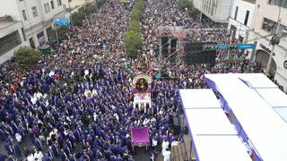 Señor de los Milagros: con garúa, fieles amanecieron esperando la salida del Cristo Moreno