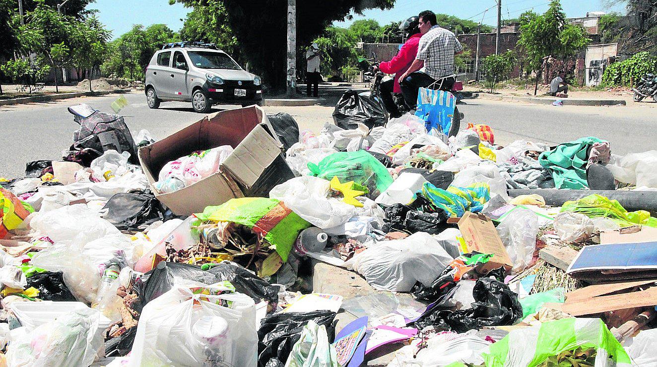 Piura: Las calles de la ciudad están convertidas en grandes basurales