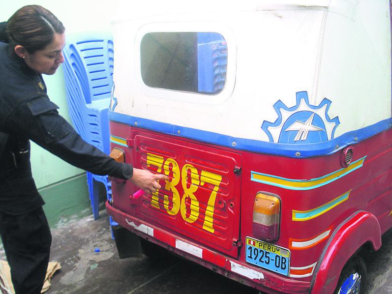 Policías detienen a integrantes de los Raqueteros de La Tinguiña