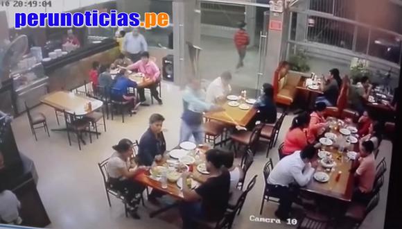 YouTube: El preciso momento en que sicarios matan a comensales en conocida pollería (VIDEO)