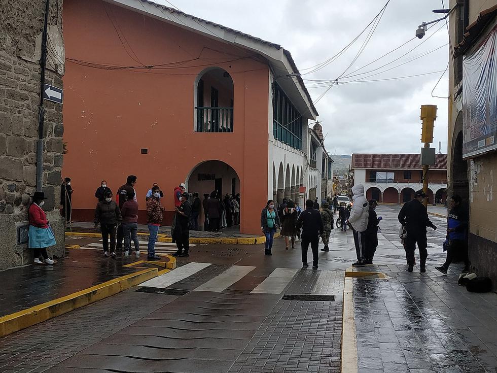 En Ayacucho, población rompe aislamiento social