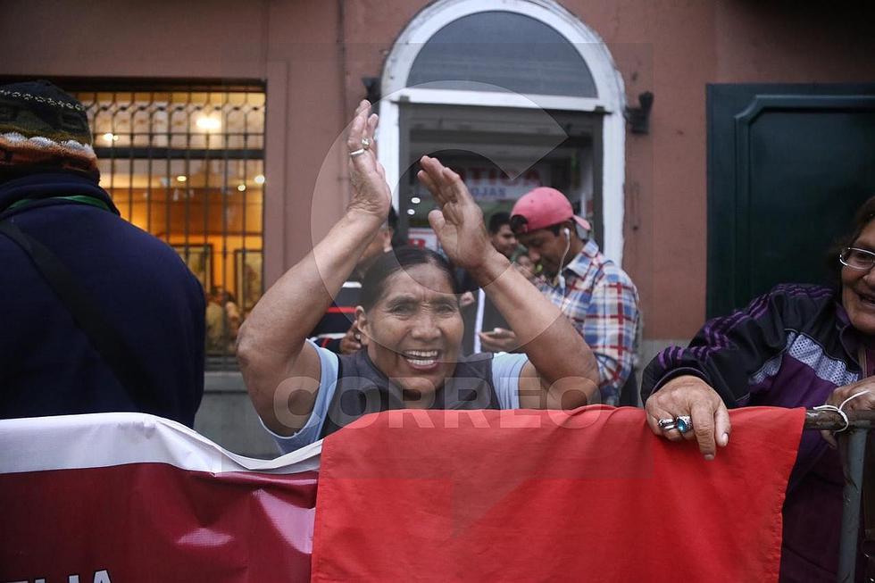 Cierre del Congreso: así reaccionaron en las calles tras el anuncio de Martín Vizcarra (GALERÍA)