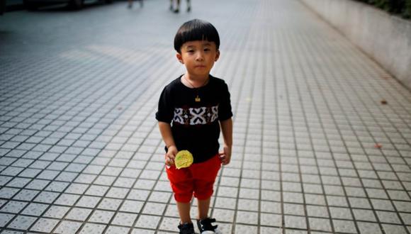 China pone fin a la política del hijo único y permitirá tener dos por pareja