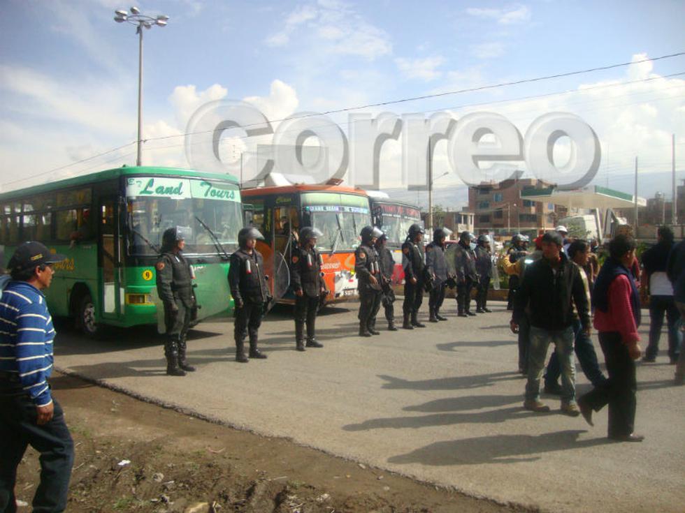 "Acorralan" a transportistas impidiéndoles el paso (VIDEO)