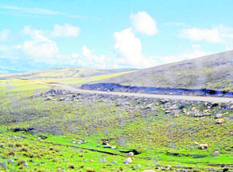 Carretera alterna es calamitosa y malogra vehículos