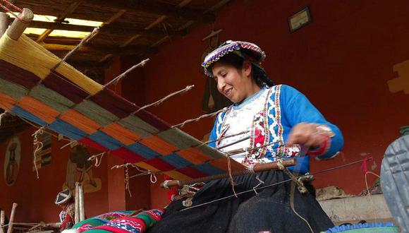 Declaran Patrimonio Cultural de la Nación a tejido tradicional del Perú