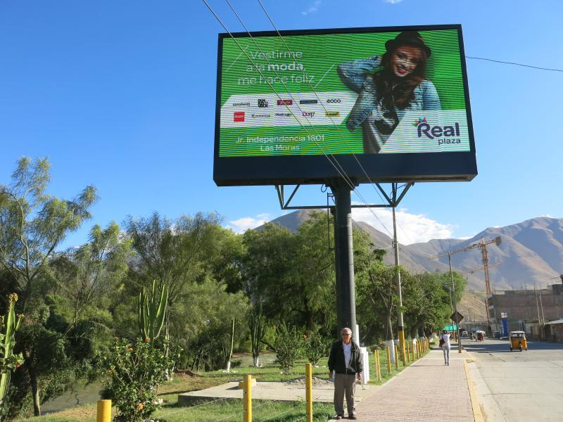 Rechazan panel publicitario y LED  