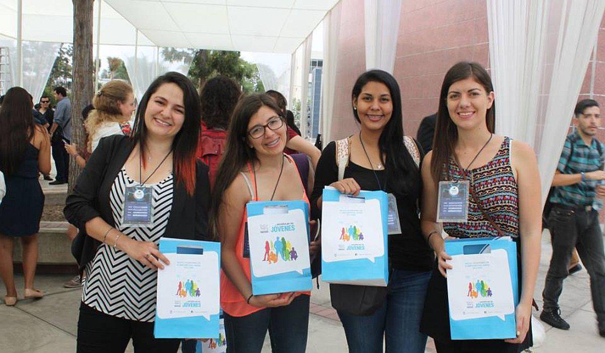 Foro busca inspirar y concientizar a jóvenes peruanos
