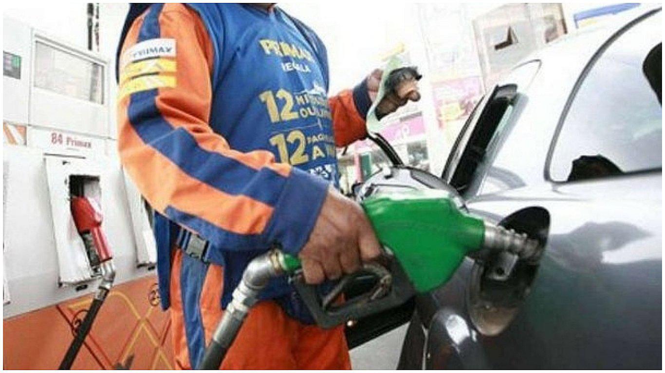 Bajan los precios de los combustibles ante el retroceso del petróleo