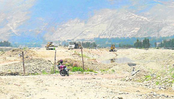 Huancayo: Regidor denuncia que municipalidad arroja basura al río Mantaro (VIDEO)