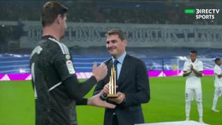 Thibaut Courtois lució el Trofeo Lev Yashin y fue ovacionado en el Bernabéu