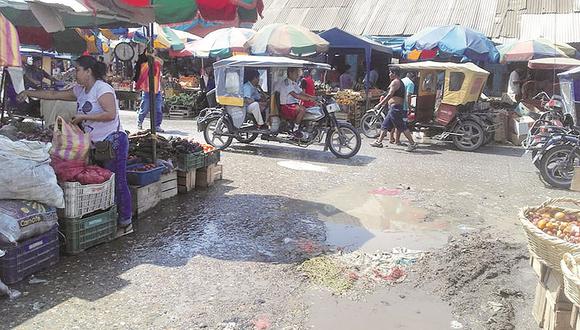 Continúa el caos por informalidad y aguas servidas en mercado de Tumbes 