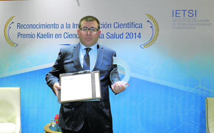 Médico oncólogo arequipeño  condecorado por investigación