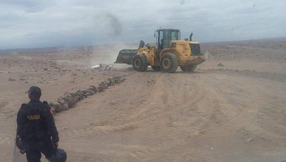 Tacna: Con maquinaria pesada destruyen viviendas de invasores en Inclán
