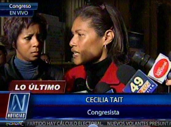 Congresistas Cecilia Tait y Leyla Chihuán arremeten con todo contra Cenaida Uribe (VIDEO)