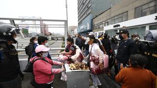 Cientos de comerciantes informales se niegan dejar la avenida Grau e inmediaciones por necesidad (FOTOS)