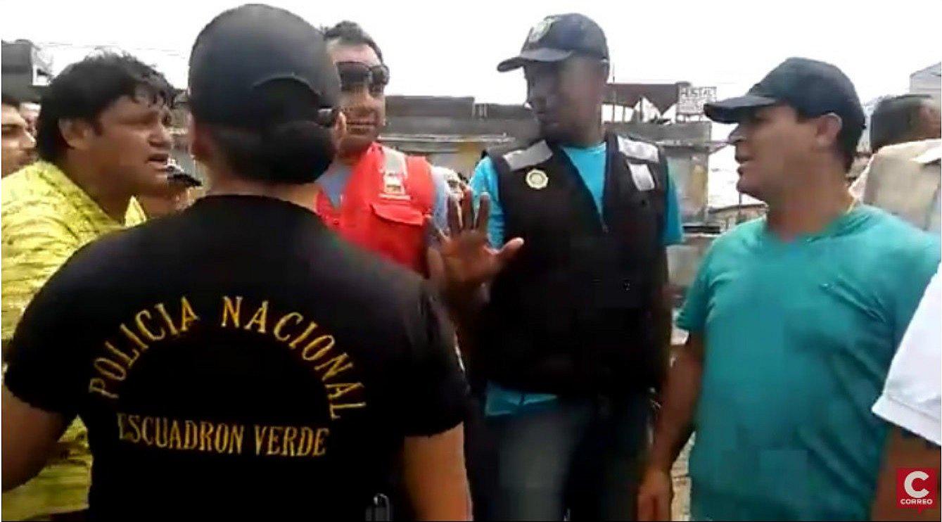 Alcalde de Víctor Larco Herrera va a inspeccionar zonas afectadas y pobladores lo reciben así (VIDEO) 