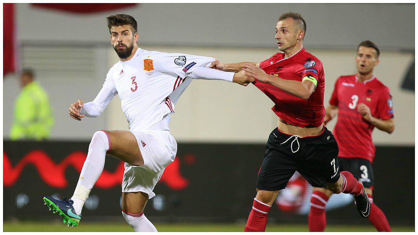 Diario español pide "disculpas" a Gerard Piqué en la polémica por las mangas