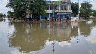 Pobladores inundados de Piura: “Nos vamos a levantar, vamos a arrojar agua de desagüe el local del Gobierno Regional y de la municipalidad”