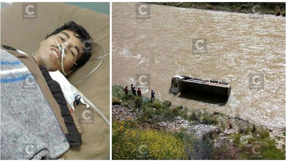 Abandonan en hospital a chofer que logró salir nadando del río tras volcadura 