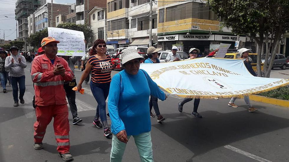 Obreros impagos protestan contra alcalde de Chiclayo, David Cornejo (VIDEO)