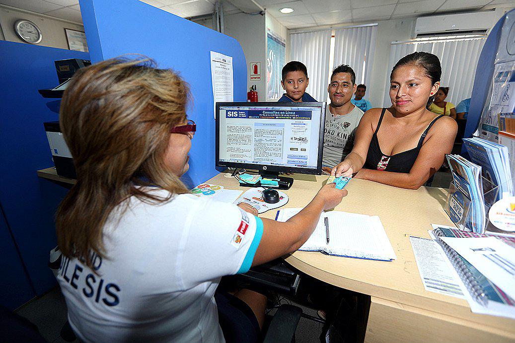 Personas con seguro de salud privado pueden afiliar al SIS independiente a menores a su cargo