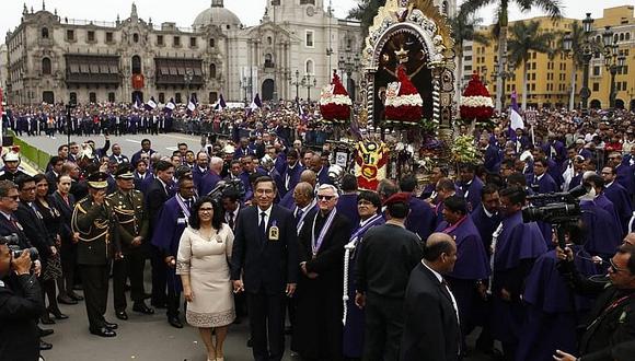 Martín Vizcarra y primera dama rindieron homenaje al Señor de los Milagros