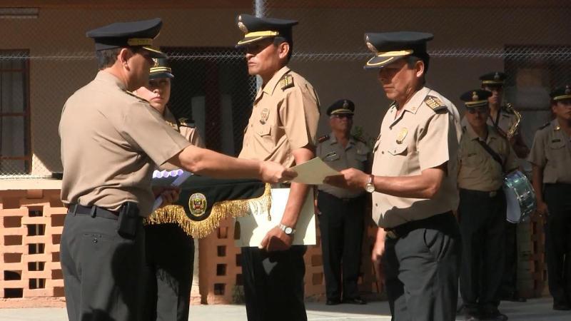 Ascienden y premian a policías