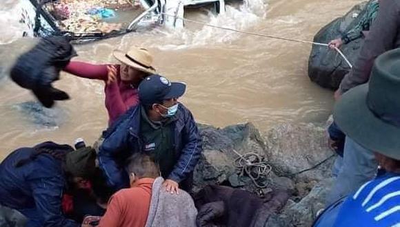 Tres muertos y tres desaparecidos tras caída de camioneta a río en zona alta de Ica