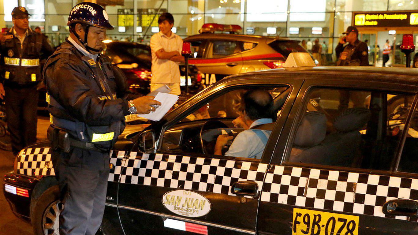 Instalarán máquina lectora de placas para vigilar taxis en el aeropuerto Jorge Chávez