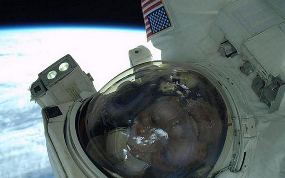 Este es el primer 'selfie' oficial hecho en el espacio (FOTOS)