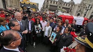 PPK rindió homenaje a bomberos fallecidos tras incendio en El Agustino