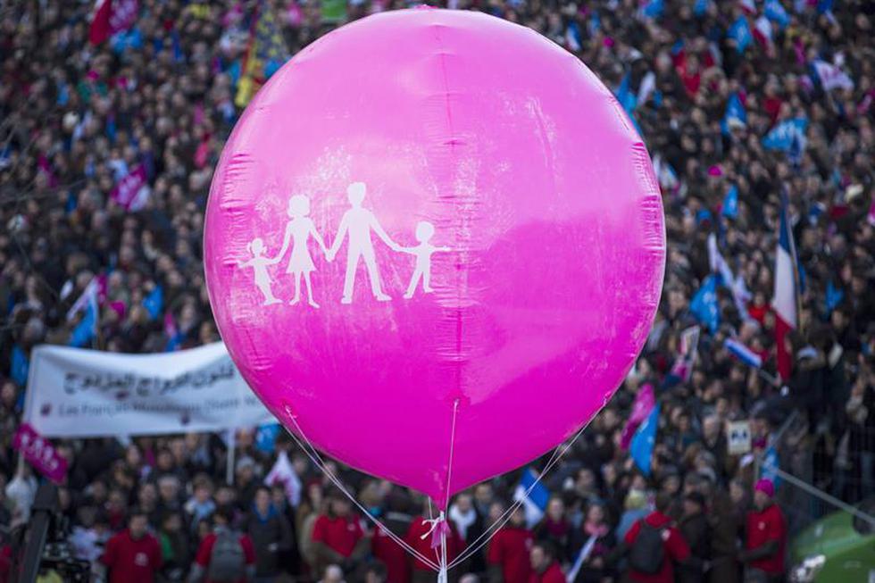 Francia: Decenas de miles de personas defienden en calles la familia tradicional